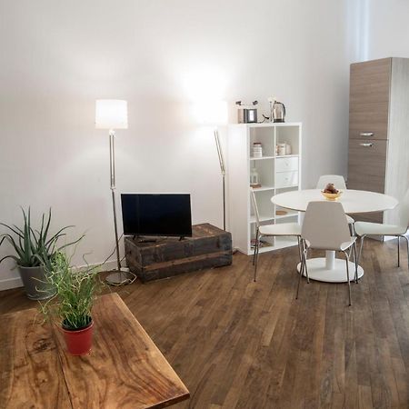 Апартаменты Renovated Flat Near Duomo - Lamarmora Милан Экстерьер фото
